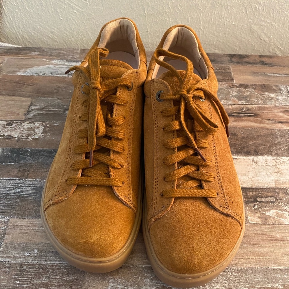 Women’s Birkenstock Bend Low  Suede Leather Sneaker in Khaki Tan